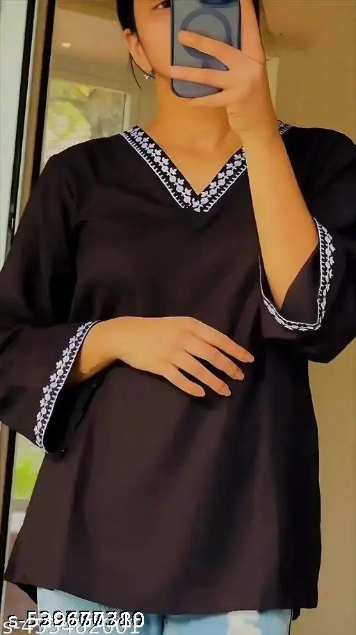 Women Tending Rayon Printed Short Kurta – view 3